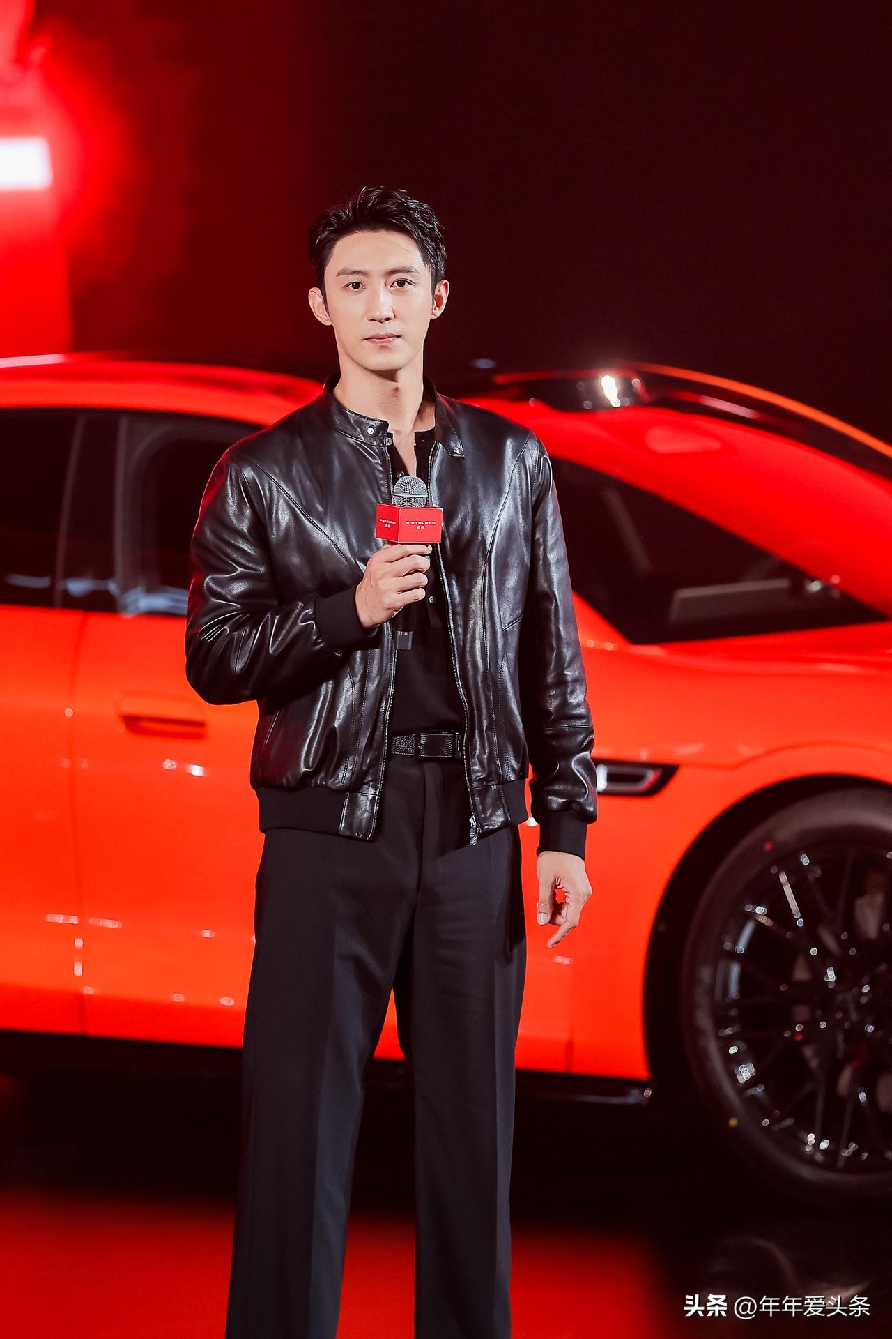 小李家人的退休待遇:
1.外公国企退休，每月9000元。
2.外婆事业单位退休，