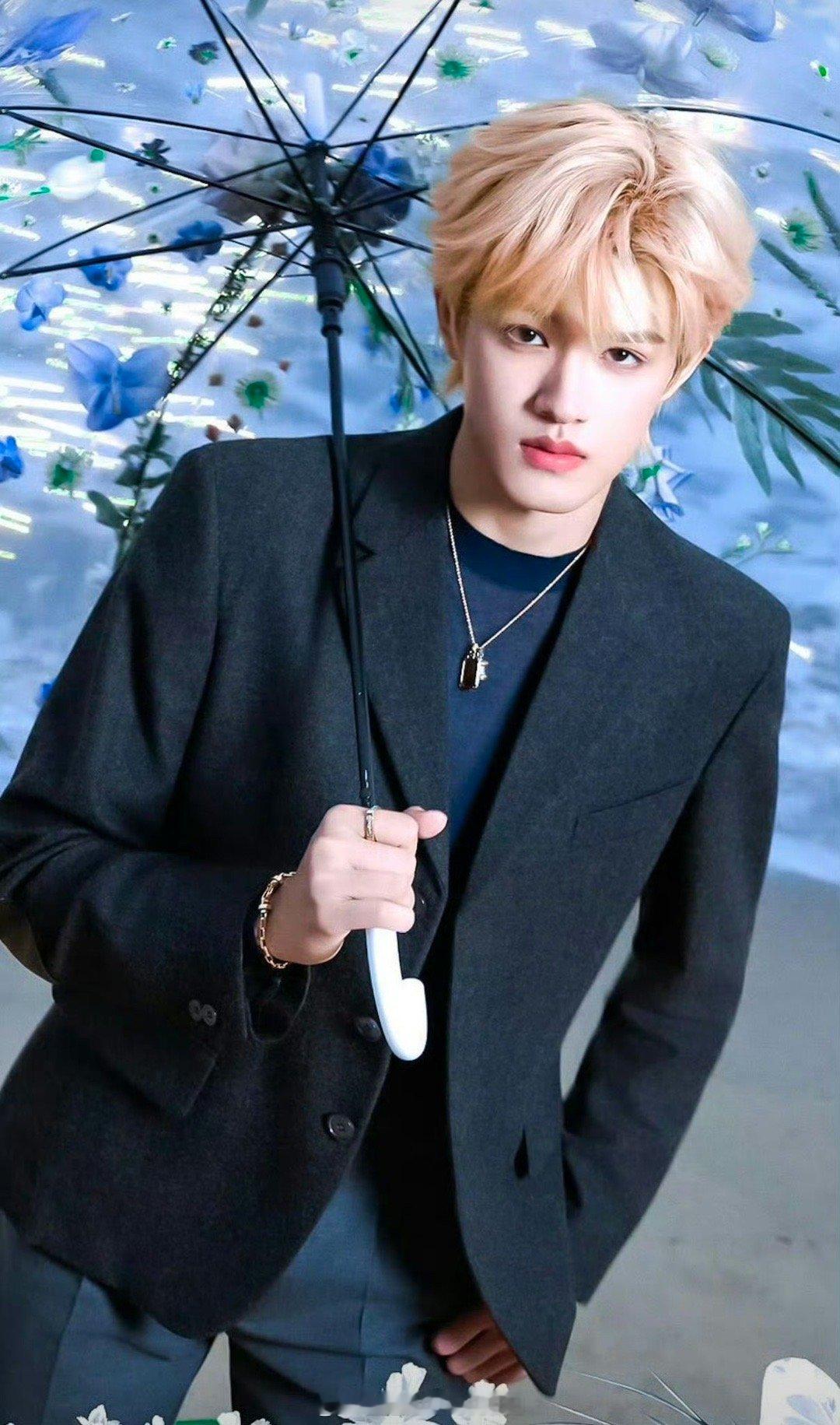 张极自评帅的人默不作声 谁被张极的自评戳中了！一句“帅的人默不作声”把低调感拉满