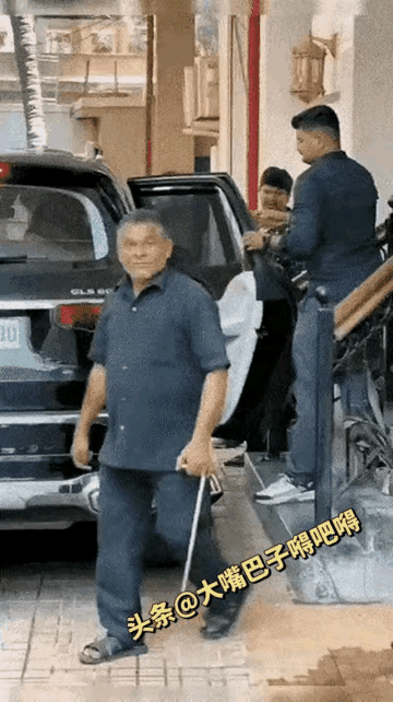 印度高种姓美女～～～GLS600?这什么车？
和印度原住民根本就是两个种族。过去