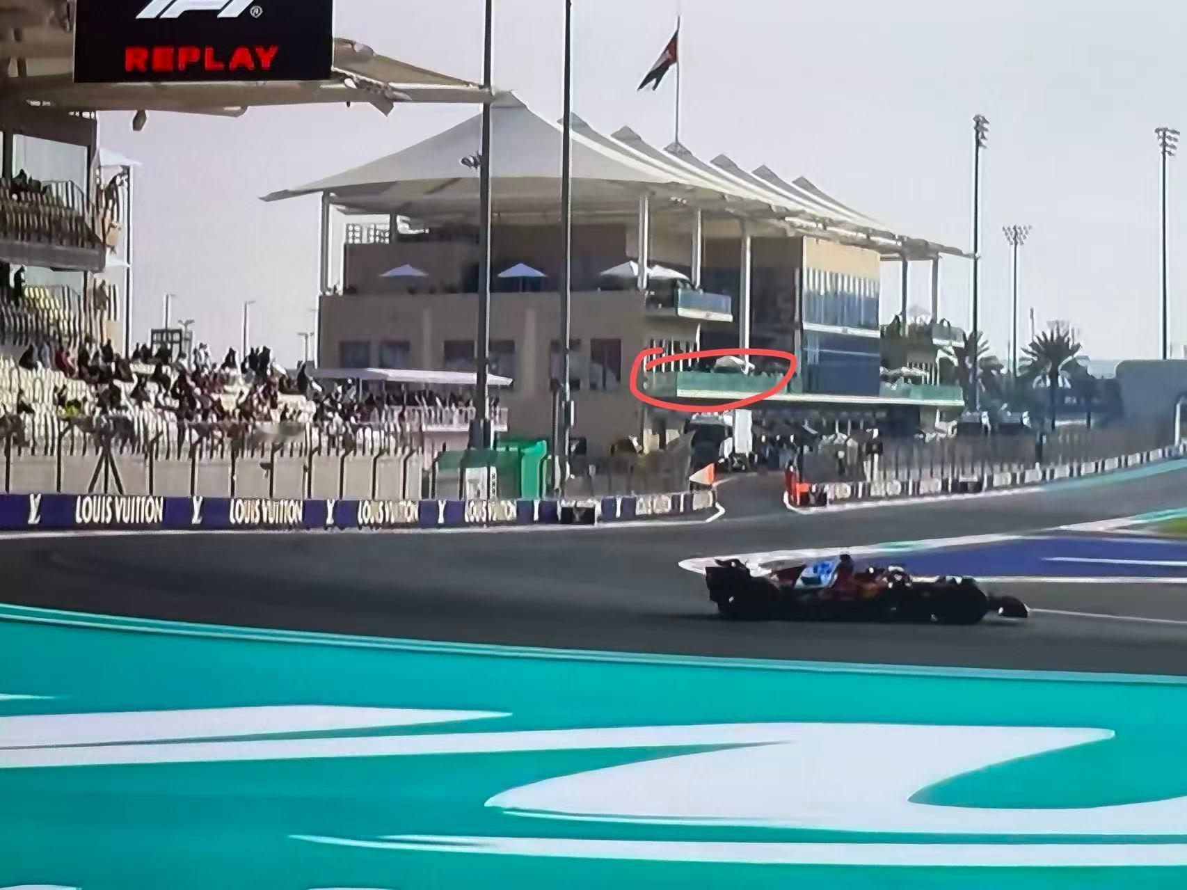 乐扣滑出去这个弯道！我前几天就在那拍的照我我我就在图一那个圈起来的位置！！！f1