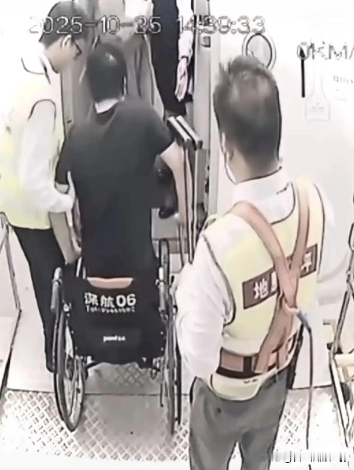 不用道歉！
深圳机场确实有待改进，对待来自宝岛的知名演艺界人士，且号称统派的爱国