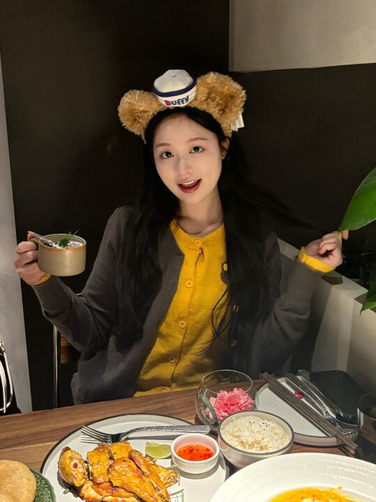 ₍ᐢ..ᐢ₎ᐝ戴着小熊耳朵吃饭去啦🍽️