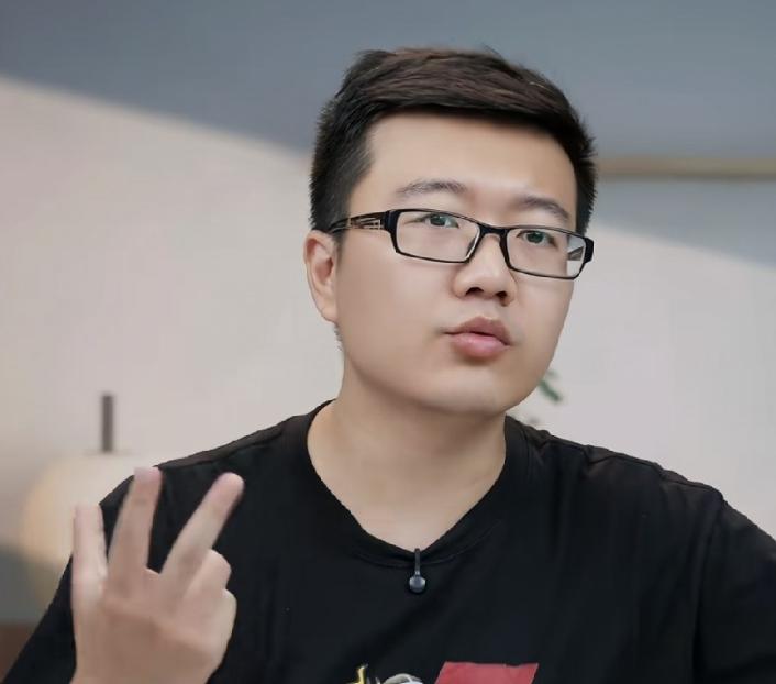 莱维被打脸了，马龙/许昕不但打进四强了，还很可能夺冠！

莱维曾说过：
全锦赛龙