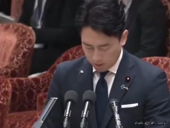 怪不得日本F15会距离歼15这么近，原来小泉进次郎根本就不承认中方的演习区。他公