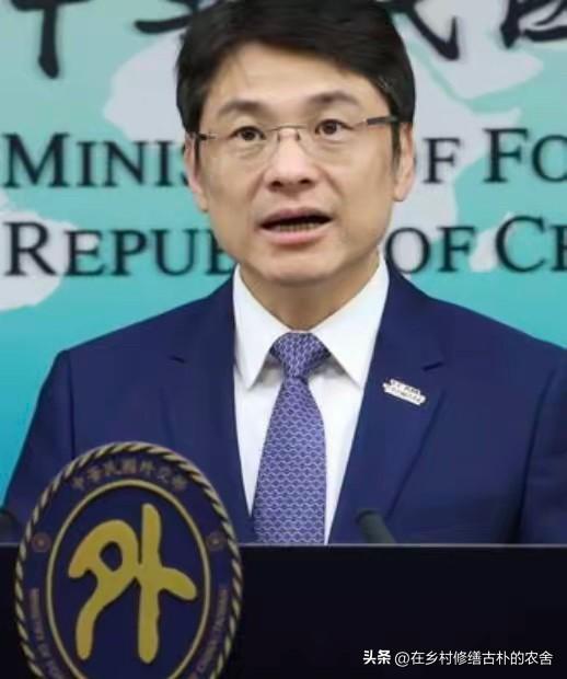 台湾当局的最新回应来了。针对解放军在台湾海峡海域安排的连续两日实弹射击演习，赖清