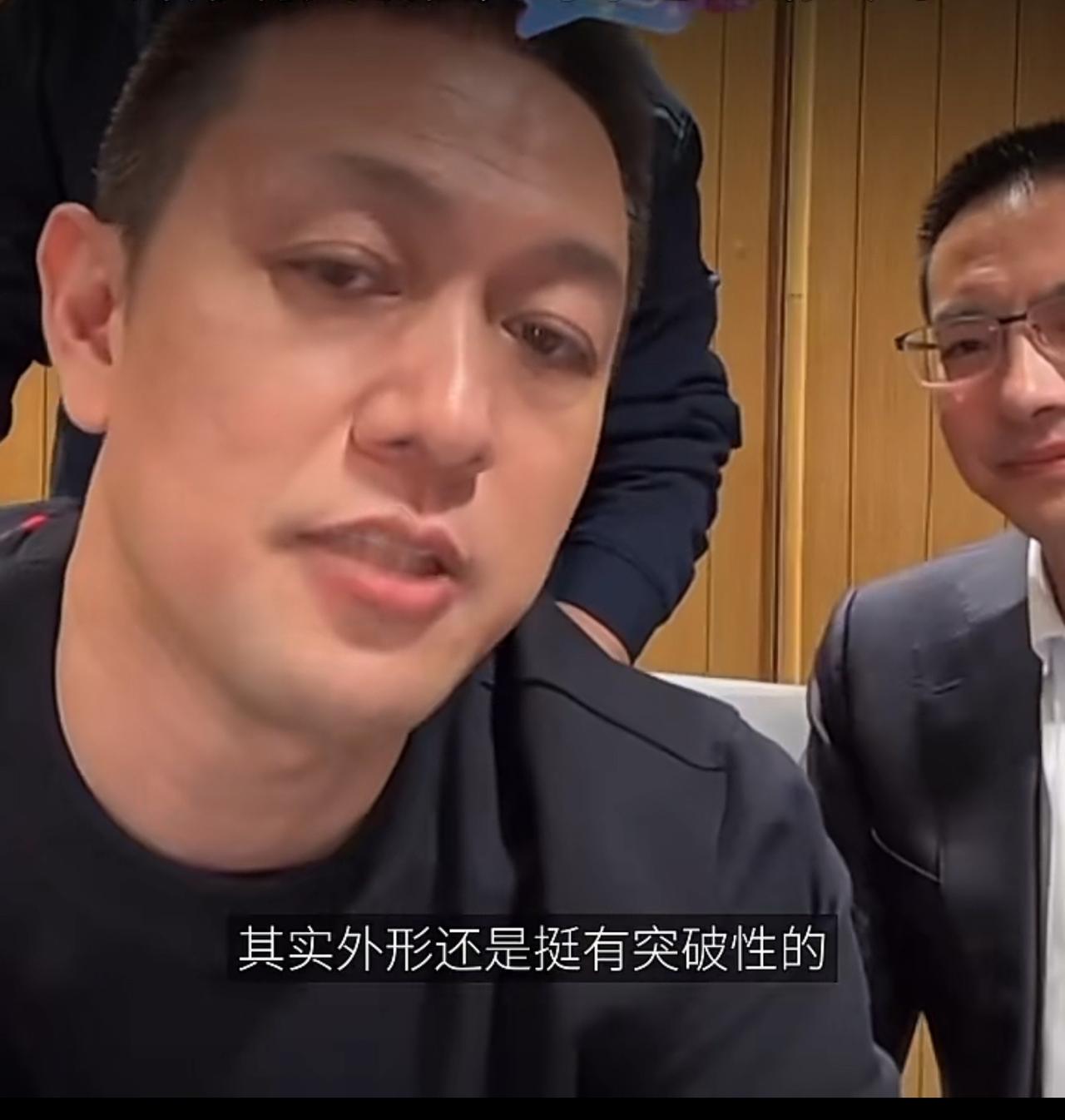 蔚来CEO李斌开启首场抖音直播，锐评各家纯电MPV怎么样？
1、理想MEGA外形