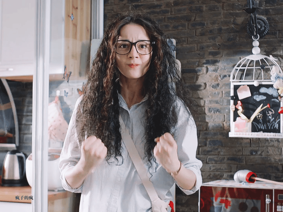 迪丽热巴羊毛卷look巴巴适合羊毛卷吗？ ​​​