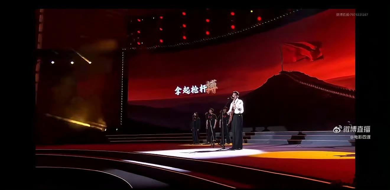 于适唱了给四渡写的歌把拍摄感悟化作动听旋律，于适现场演唱原创曲目，为《四渡》增添