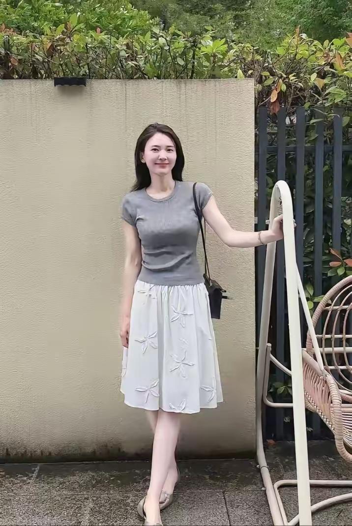 ​这种气质的女孩、真心成婚过日子，如果彩礼要三十万，娶到就是赚到。姑娘善良又漂亮