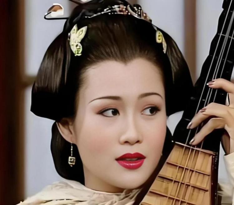 1644年，山海关上正打着仗。33岁的吴三桂手握十万关宁铁骑，能跟李自成叫板，能