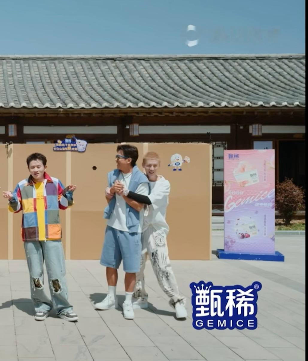 鹿晗哈哈哈哈哈 哥哥粘我 