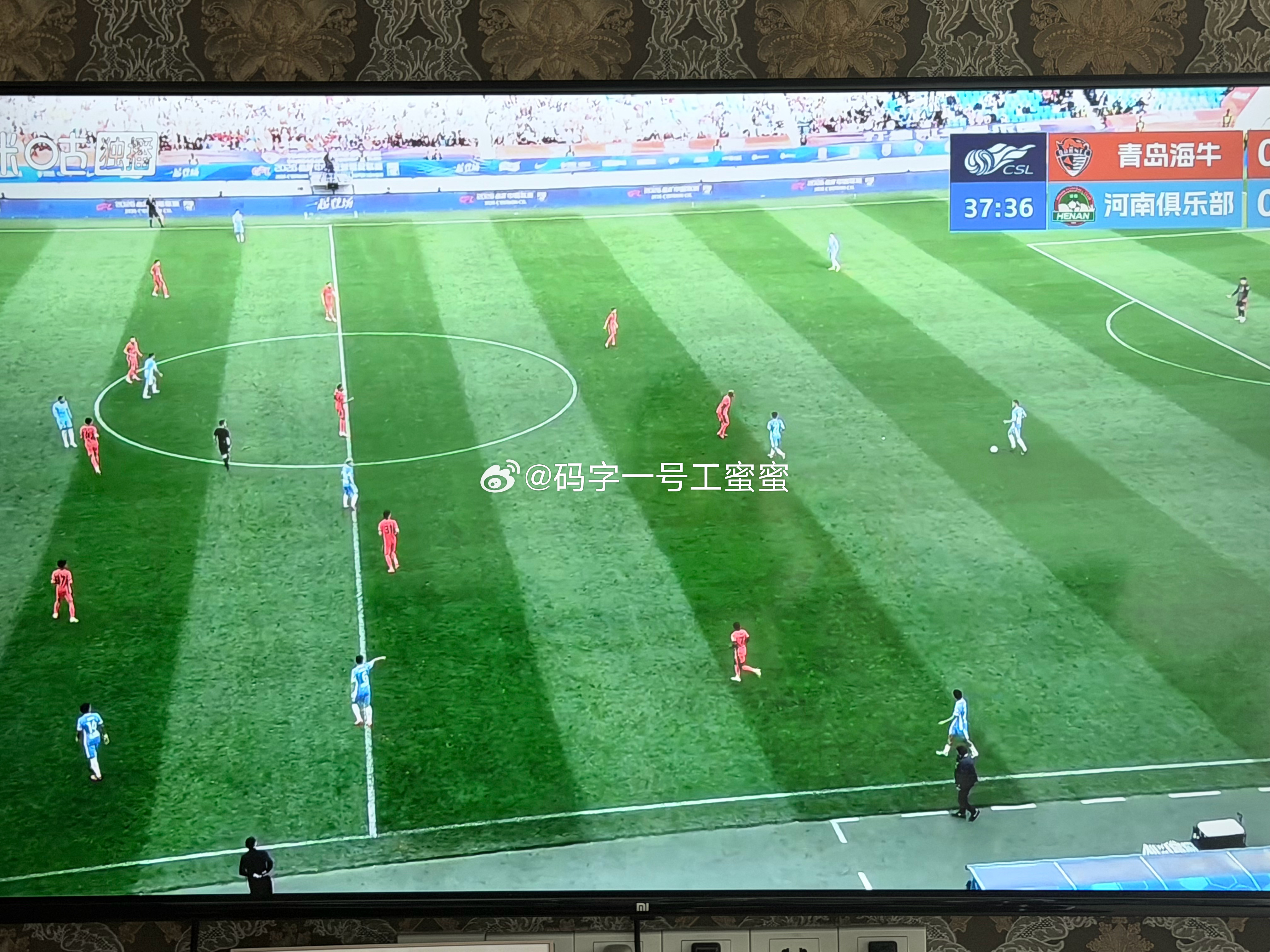 刚定完全屋定制回来打开电视，咋样啊这段时间踢的 