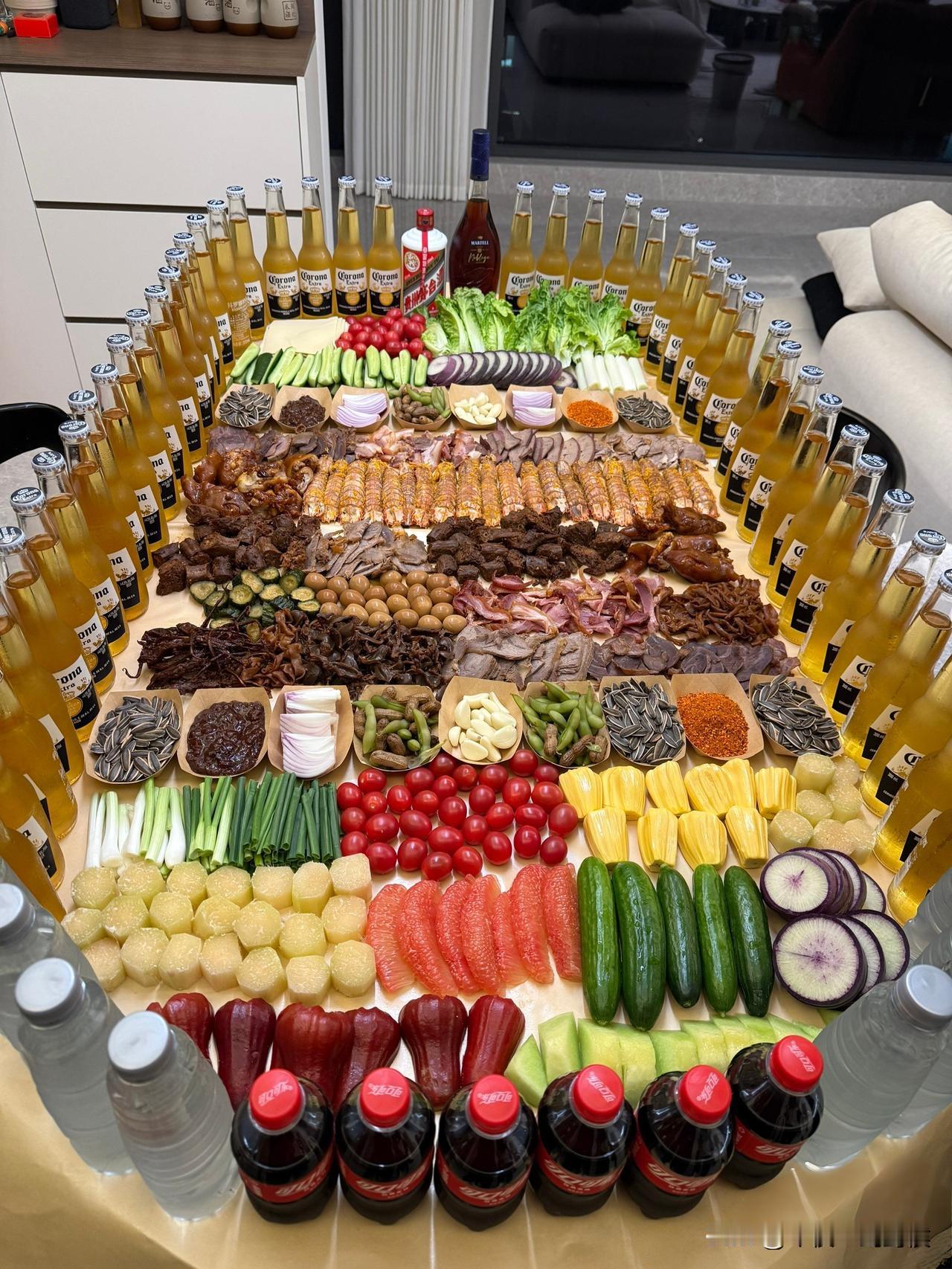 刘备当年请诸葛亮吃饭，如果准备这么一桌，估计就不用三顾茅庐了。
诸葛亮自己打车都