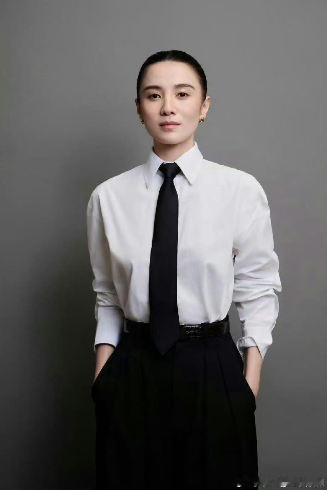 宋佳咏梅 甄嬛沈眉庄行礼宋佳和咏梅也太可爱了，在红毯上复刻了甄嬛传里的行礼，她们