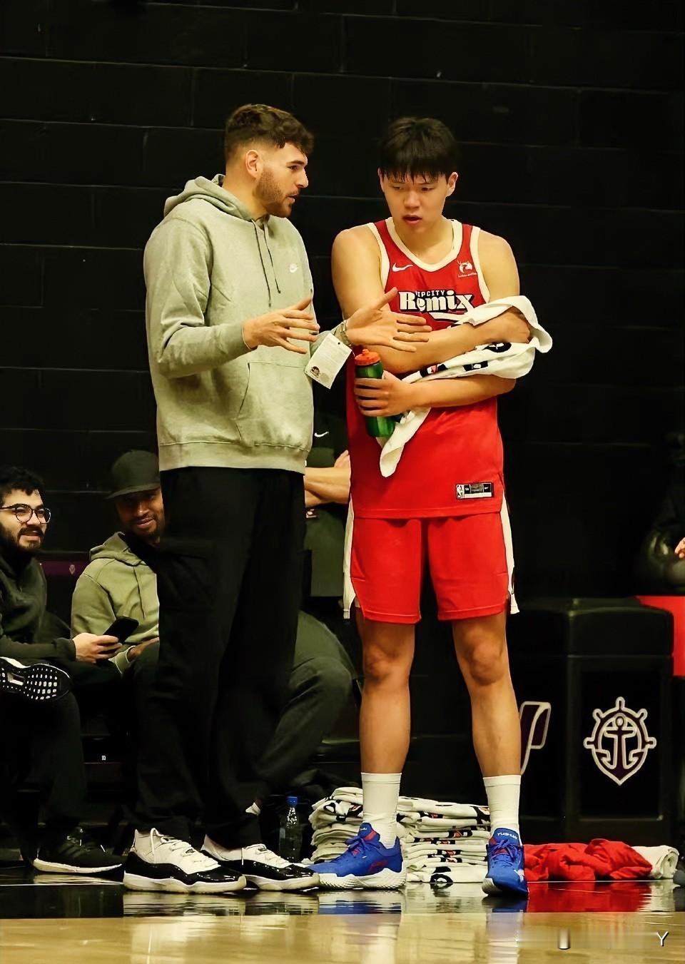 开拓者媒体人说了句大实话，
值得斯普里特好好思考，
他说杨瀚森有多大本事，你得