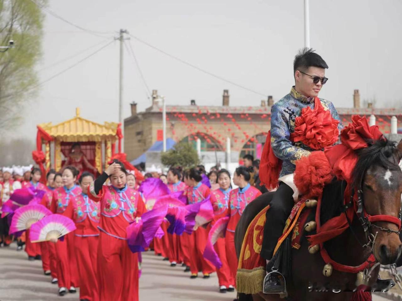 最近看了巴金的《家》，我也蠢蠢欲动，想写我自己的“家”，只是要真实的写出来家丑，