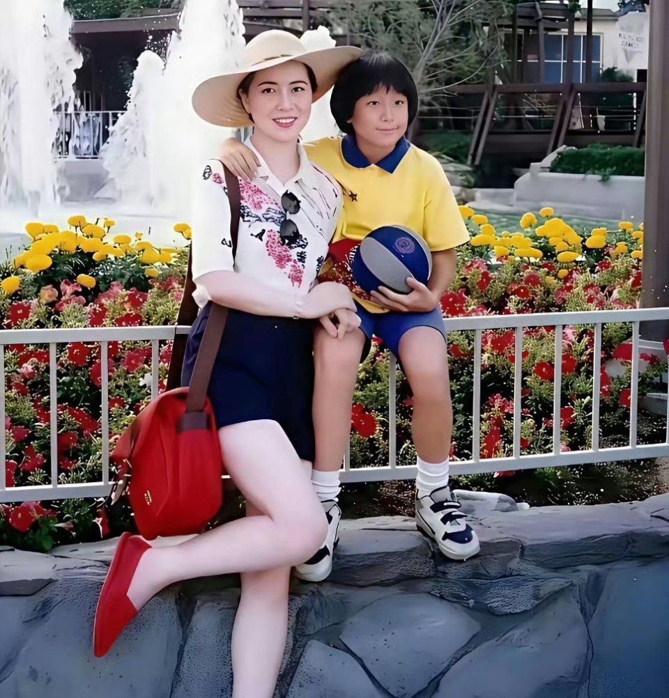 成龙老婆林风娇这颜值完全不输一线女明星！ 