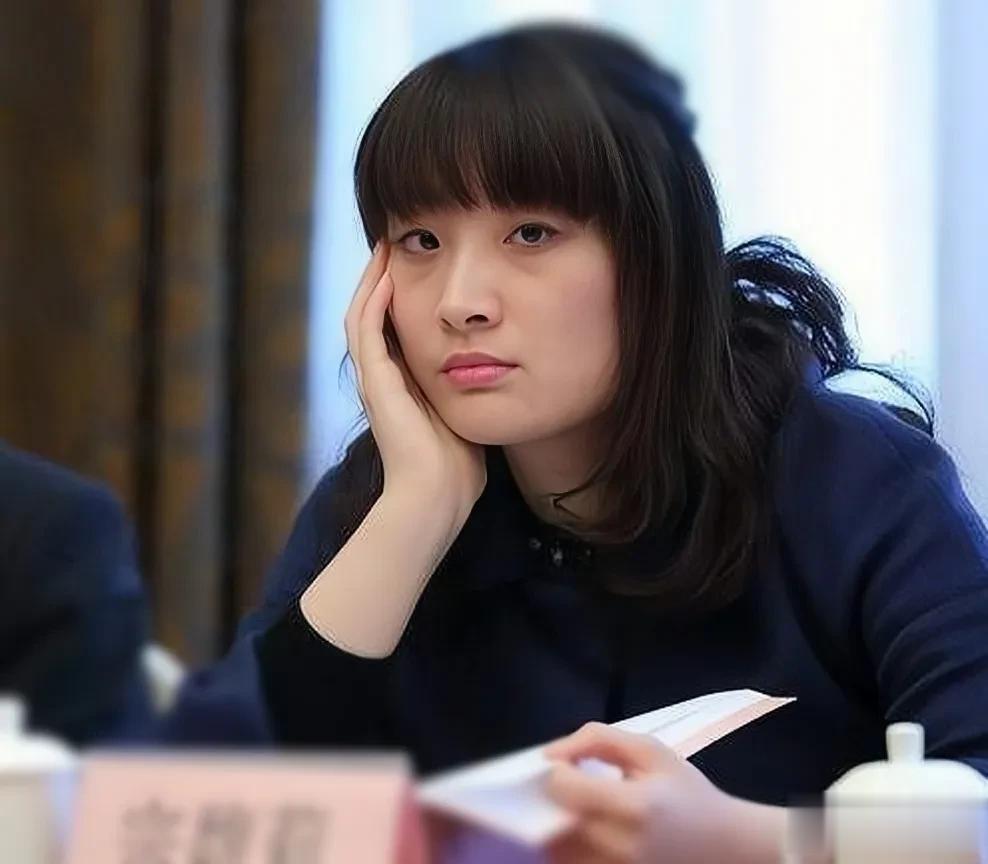 这三位姑娘，你选谁？

1.宗馥莉

商业大咖宗庆后的女儿，41岁，空降到父亲的