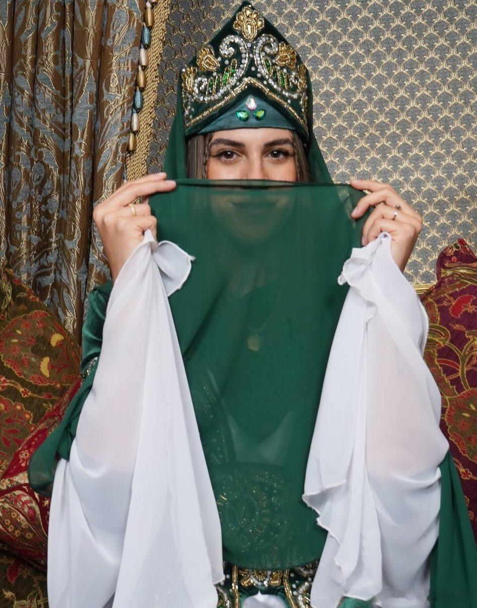 📷 具有异域风情的阿莱西亚.奥罗。 ​​​