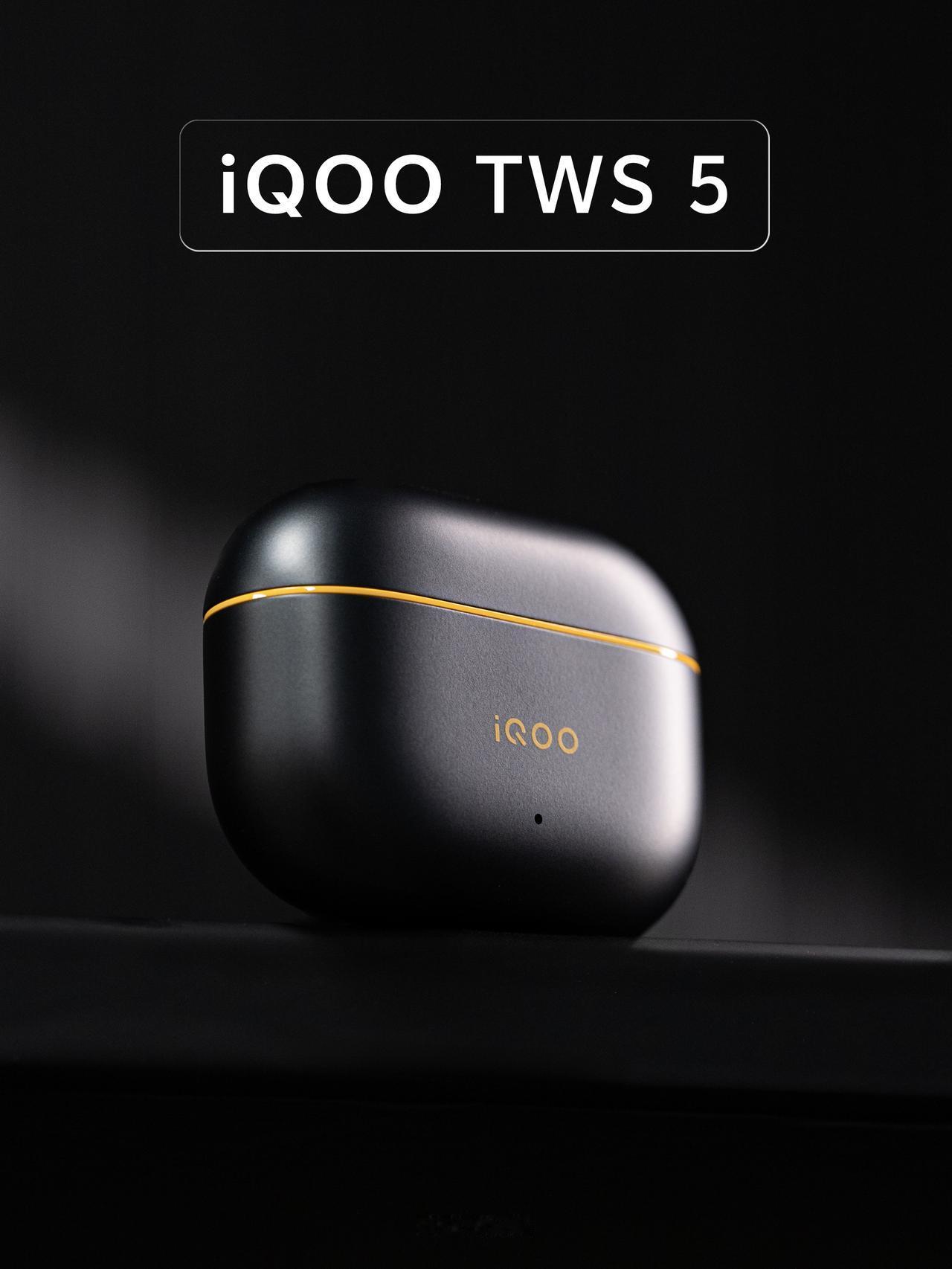 HYK图赏｜iQOO TWS 5

虽然这款叫竞速黄配色，但是耳机舱和耳机的主要