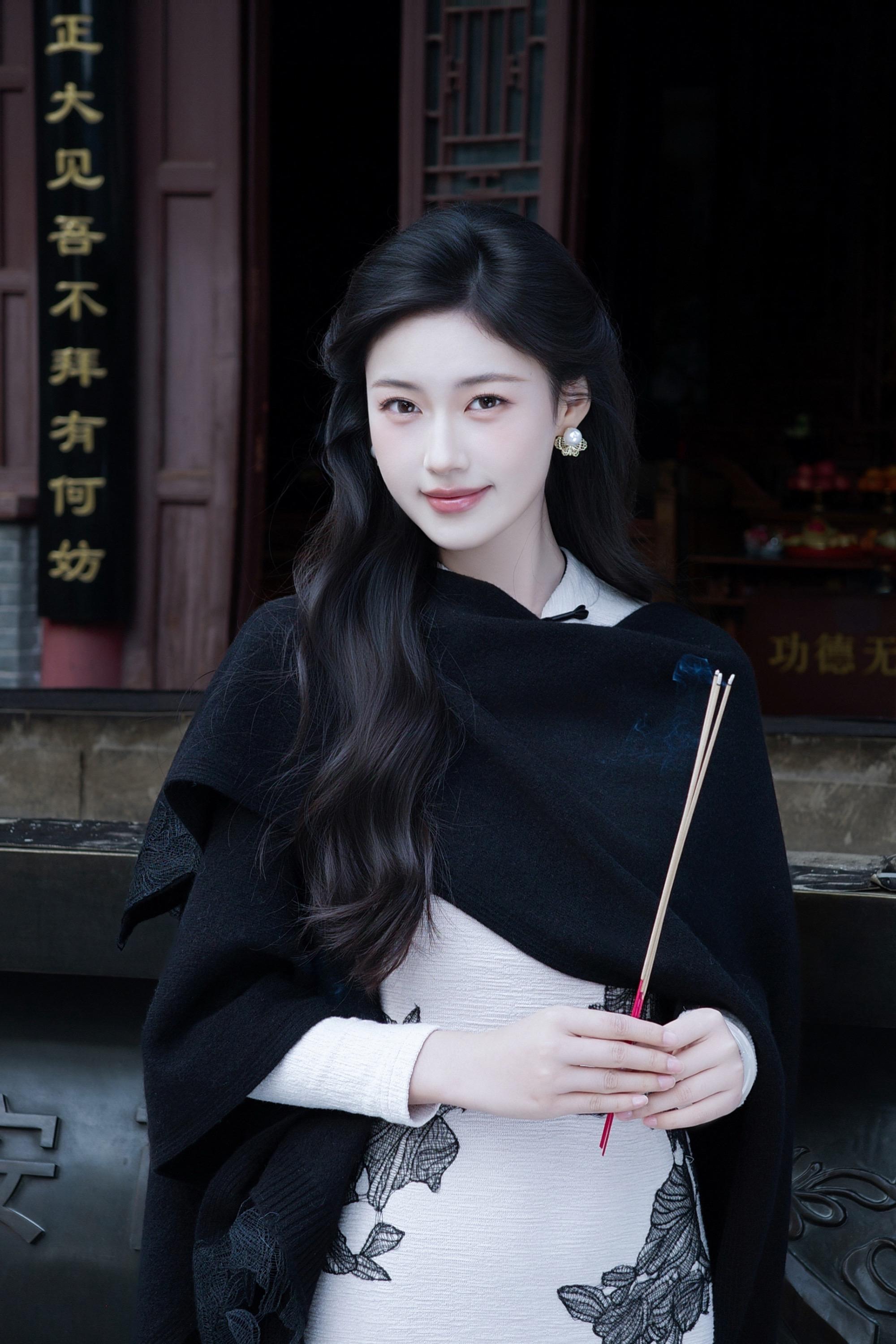 “风华正茂，当然要落落大方”