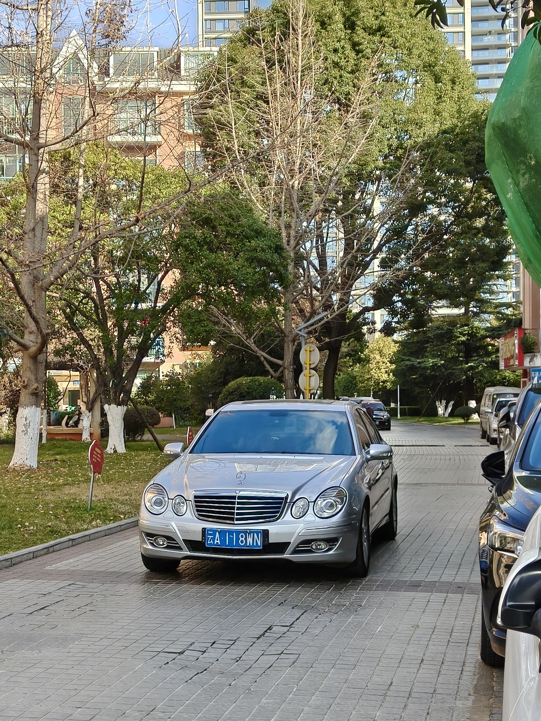 这两天拍的银色W211还是太美了，Saab 95是真的能见度比93低很多，图6这