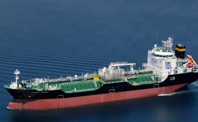 美军公海劫船扣人！中方强硬发声，霸权行径注定失道寡助
 
当地时间2026年4月