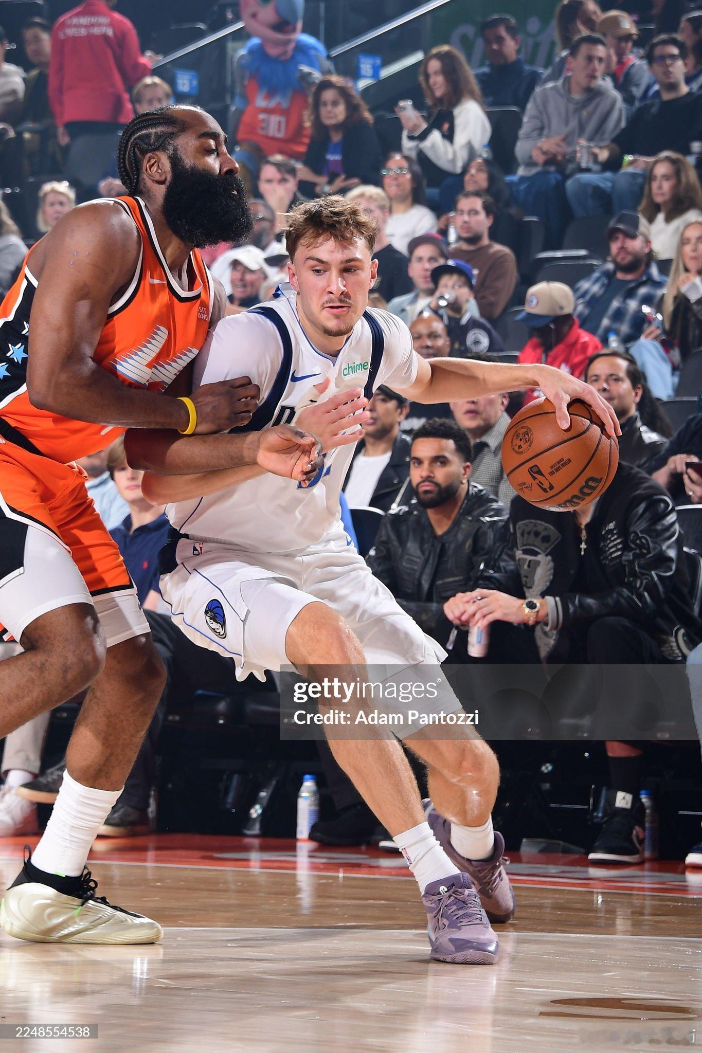 MFFL 弗拉格在上半场17投10中砍下21分，刷新了个人职业生涯的记录。独行侠