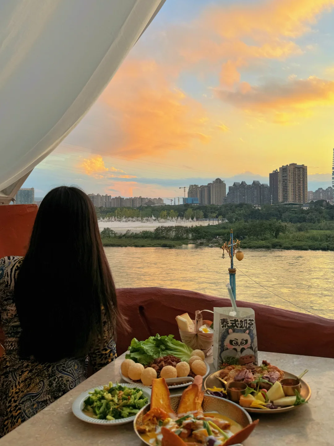 西双版纳绝美日落餐厅🌅 	 下午六点🕕我就准时来到了这家绝美日落餐...