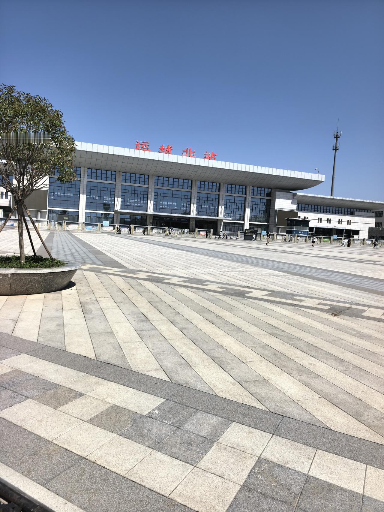 豆包成了我生活中的十万个为什么，这不昨天我用了三次。

在回家的路上，二哥语音说