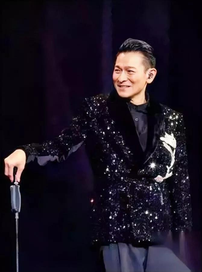 华仔今晚怕是要失眠了！

明明提前10天通知的演唱会…

好多人居然等到结束才问