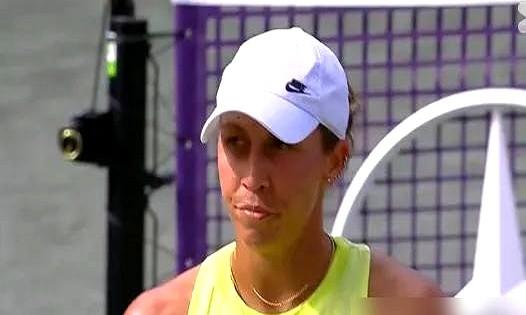 有时候打球，对手根本不用动。

她就站在那里，光是历史战绩，就够你喝一壶的。说的