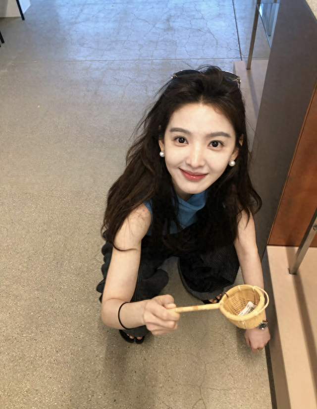 章若楠：大家卸了妆都长一样，不用拿完美标准苛责自己