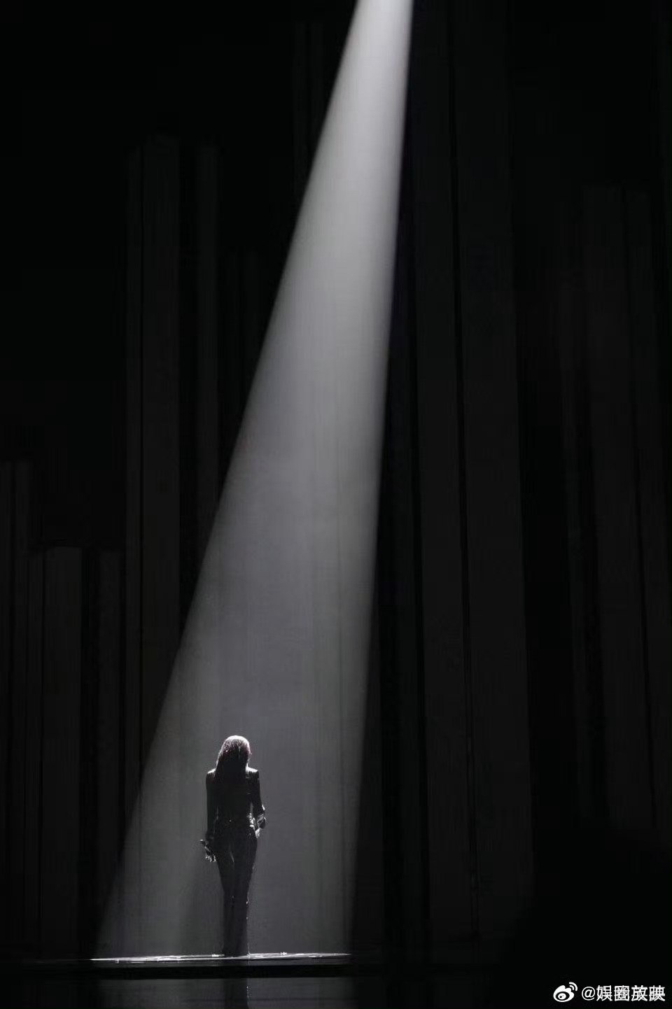 徐洁儿偏偏你最争气浪姐一公小考徐洁儿你是我的神！初舞台唱跳俱佳，分组0盏灯没人选