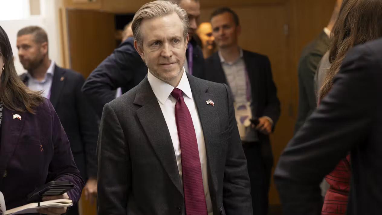  态度突变！美方表态排除武力夺取格陵兰岛

下图:美国驻丹麦大使肯尼思·豪韦里↓