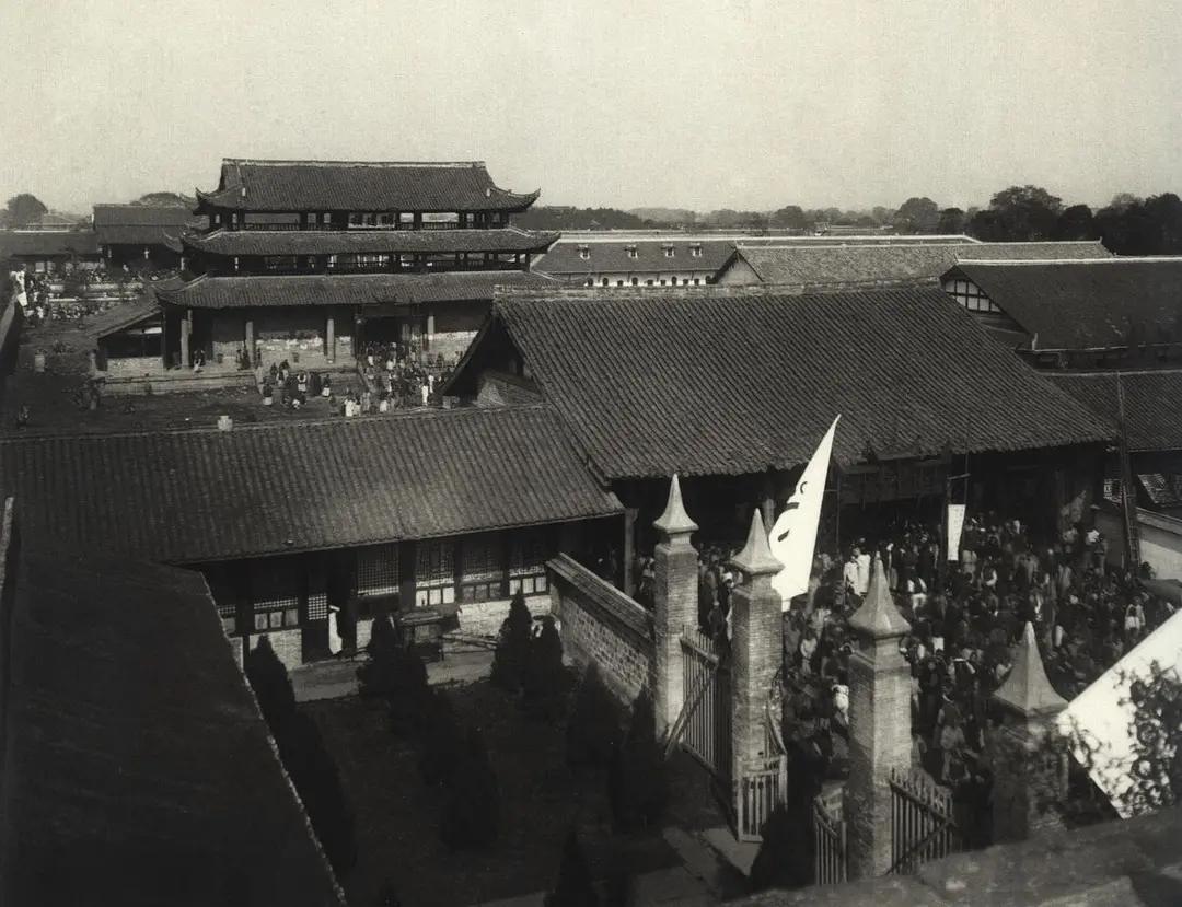 老照片:大汉四川军政府成立仪式
1911年11月27日，在四川总督赵尔丰把政权交
