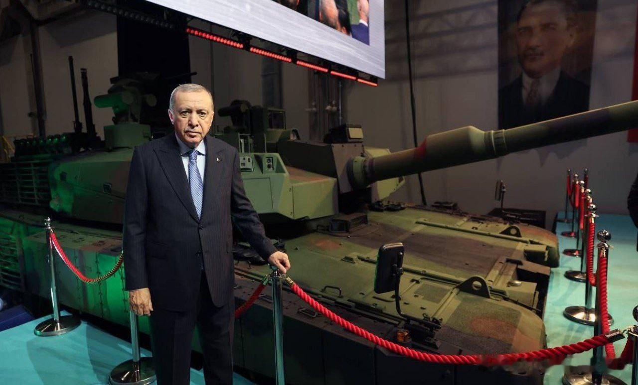 🇹🇷 土耳其国产“阿尔泰”坦克正式开始批量生产。

昨日，土耳其举行了BMC
