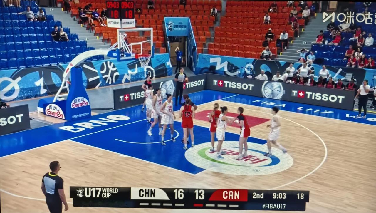 打得好！四强战！上半场，U17女篮领先加拿大1分！
防守够强硬！中距离和篮板保护