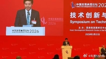 雷军称小米高强度研发正变成突破很多人只盯着新一代SU7上市即锁单超3万的成绩，酸