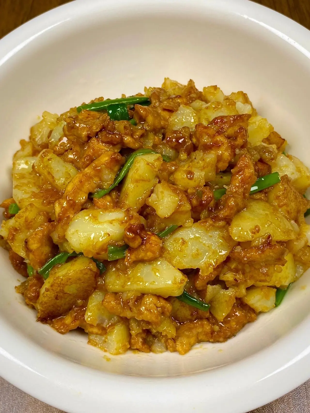 又一个超香的土豆吃法。土豆炒肉河香迷糊了，土豆外焦里糯，肉丝嫩滑 泰香...