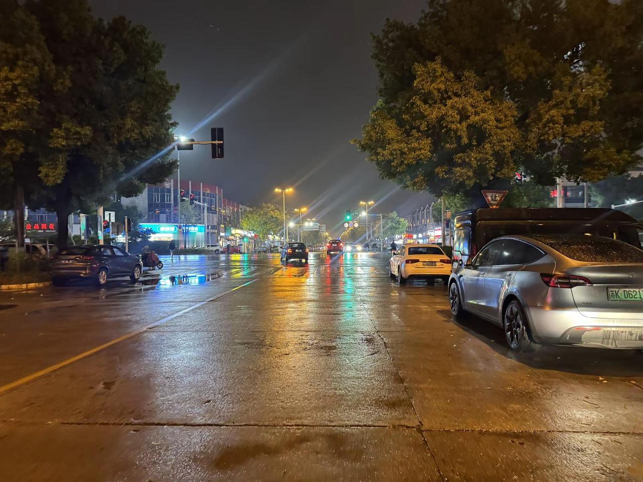 “我们只是借助这幅皮囊来感受世界的 终其一生什么都拥有不了 也什么都留不住……”