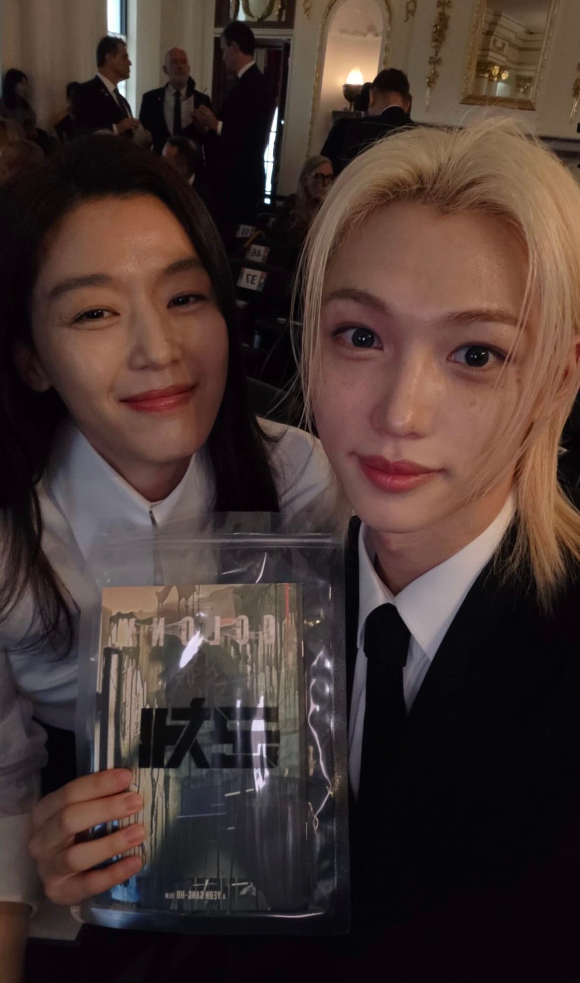 哎呀，我们Felix李龙馥和全智贤欧尼的合影也太萌了吧咋这么乖嘞felix