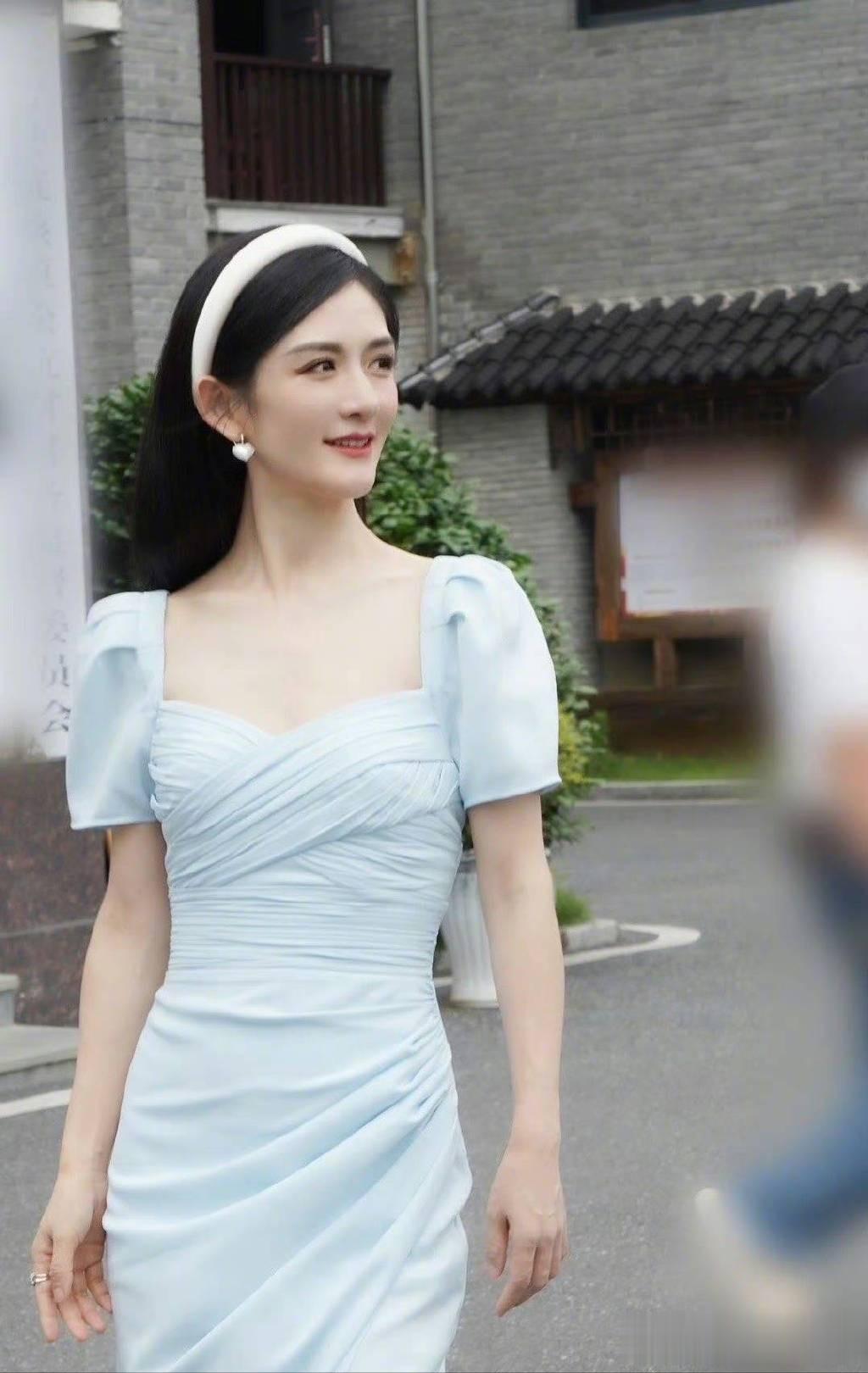 谢娜，李维嘉、吴昕三人再次合体，还有吴镇宇，陈乔恩，明道。综艺《一拍即合的我们》