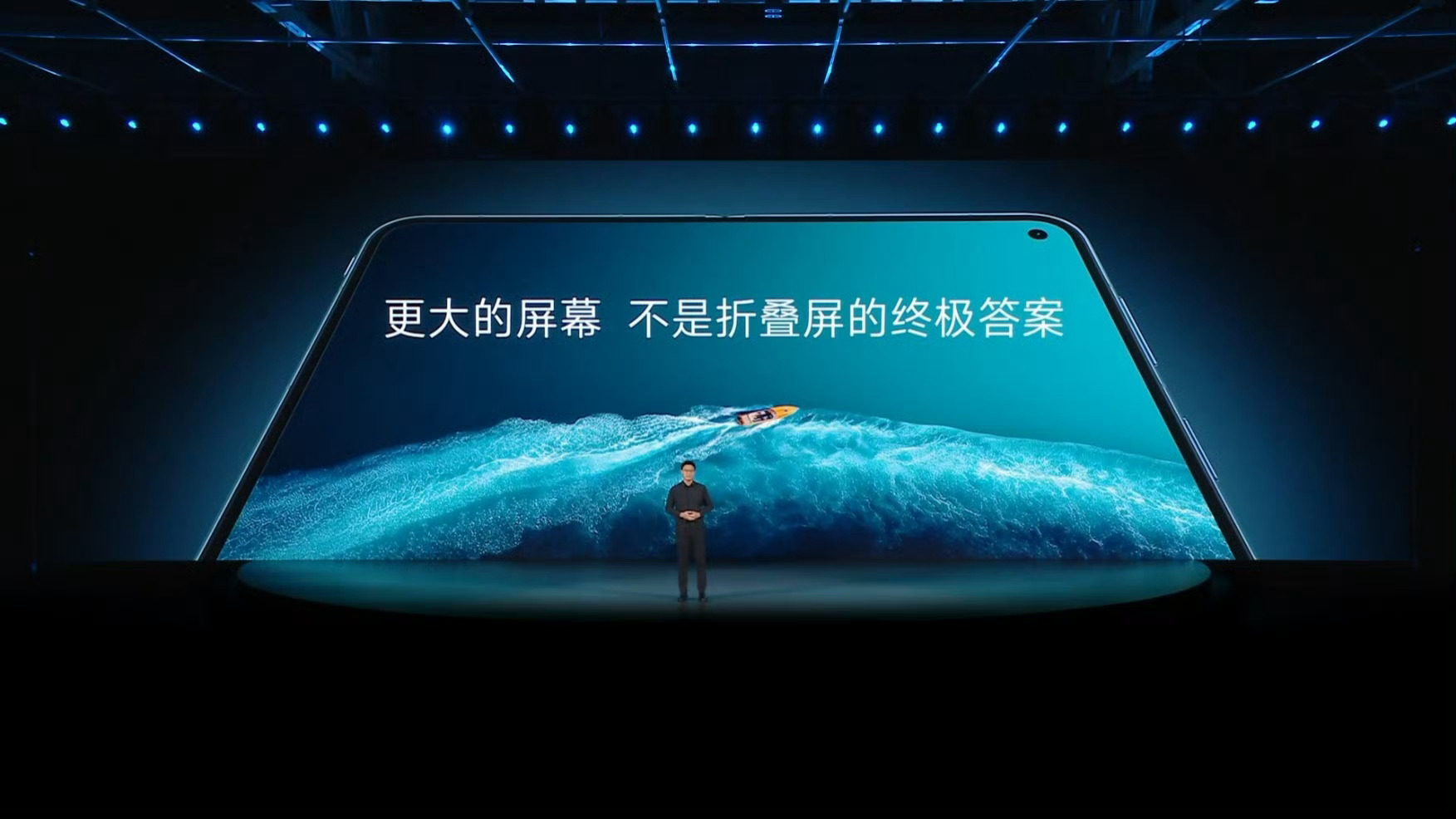vivo X Fold6发布会开始了。新的「原子工作台」放在了一开始讲，通过提升