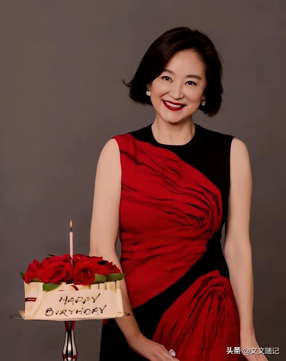 讲真，咱们平时都心疼林青霞。觉得她那么美，咋就嫁给了其貌不扬的邢老板？

但看完