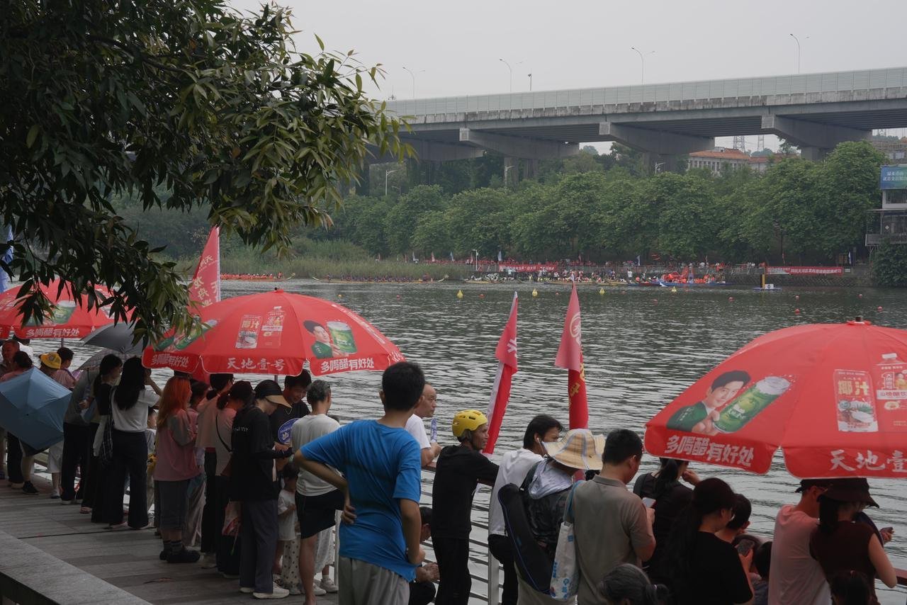龙舟饭长什么样美团买药 龙舟饭不只是一道菜一桌饭，更是一桌子好意头。光看图就饿了
