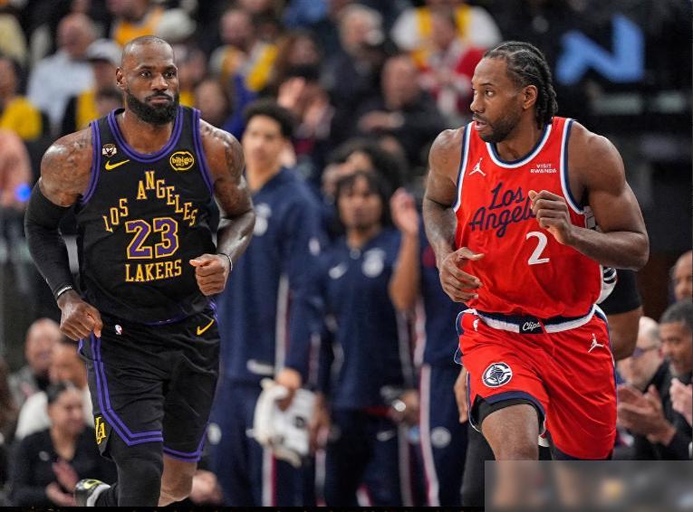 NBA自由市场刚开门就炸了：詹姆斯挥别湖人，伦纳德1换7重返猛龙，这可不是普通换
