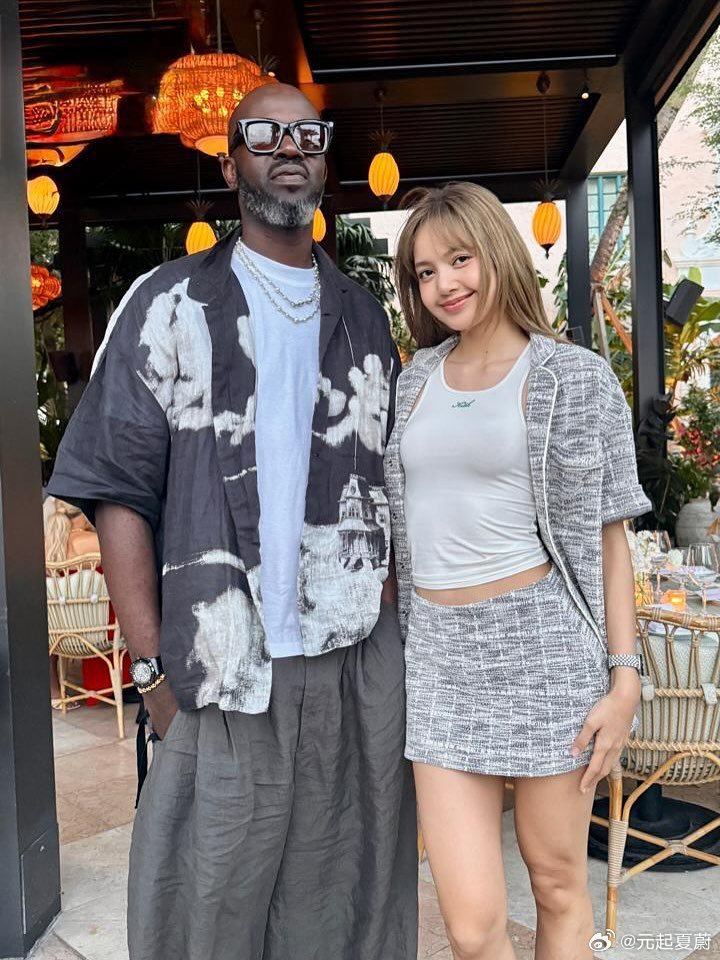 Black Coffee（南非DJ、唱片制作人）在IG上更新Lisa相关照片📷