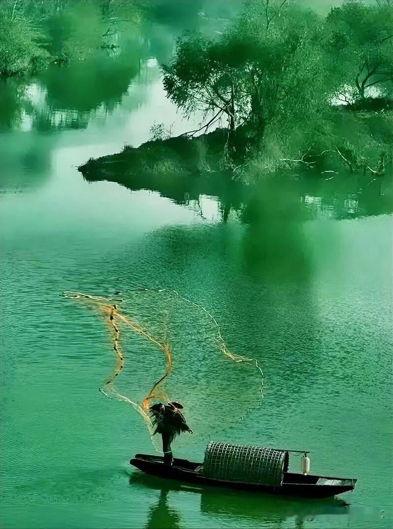 下联：鸥落沙洲对绿蓑
上联：有请雅士[玫瑰][玫瑰][玫瑰]