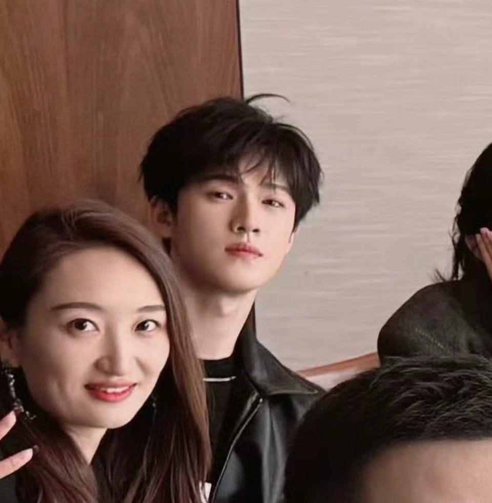 这个李昀锐帅帅的让人很安心